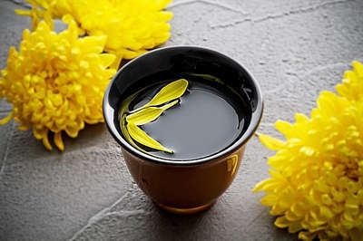 今日9月9日は 重陽の節句 菊の花浮かべて日本酒 青島グランドホテル