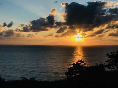 夕日絶景 日本海に沈む夏の真っ赤な夕日を １日８組限定 間人蟹と地魚料理 大人の絶景隠れ宿 寿海亭