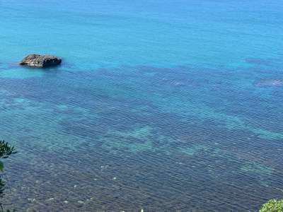 透明度抜群の海絶景 秋晴れの日本海をドライブで １日８組限定 間人蟹と地魚料理 大人の絶景隠れ宿 寿海亭