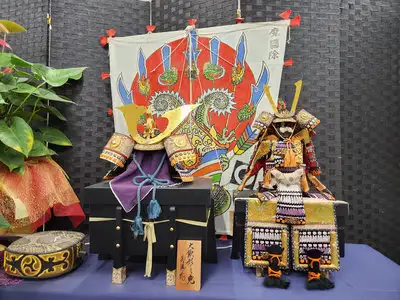 端午の節句 フロントの沖縄伝統凧と武者飾り | 【公式】龍神ホテル浮島
