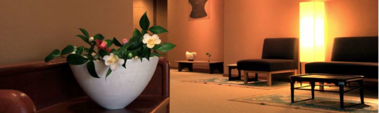 38.「藁屋根の旅館」髙橋一善 油絵 38.「藁屋根の旅館」髙橋一善 油絵 38.「藁屋根の旅館」髙橋