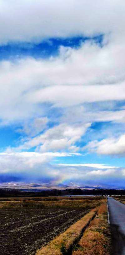 那須連山に続く道 白い雲 青い空 そして虹 鉄板焼の宿 菊