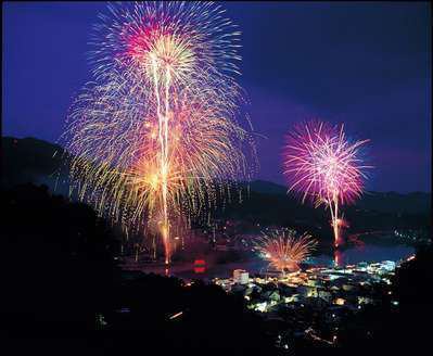 第66回 ろうかく湖とうろう流しと花火大会 信州中尾山温泉 松仙閣