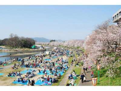 岡山さくらカーニバル 公式 岡山ビューホテル 岡山駅から車で5分 靴を脱ぐ 床に座る 岡山市内のホテル