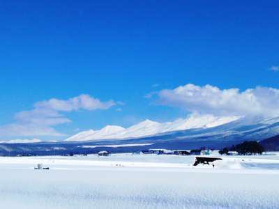 山の景色が素晴らしい季節となりました かなやま湖ログホテルラーチ