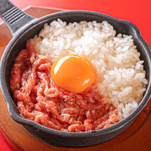 【豪快にかき混ぜてどうぞ】レア焼きユッケごはん　1780円（税込）