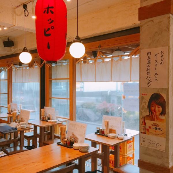 2名様テーブルから4名様テーブルまで様々ご用意しております。大人数での宴会にも対応しておりますので、お気軽にお電話にてご相談ください。