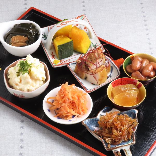手づくり小鉢が彩る名物おばんざい盛り