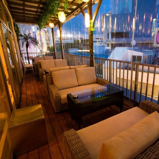 船橋最時尚的餐廳之一♪ 有舒適的沙發和露台座位