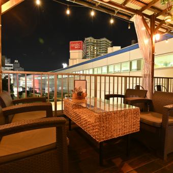 The sofa terrace seats are very popular as they offer an open feeling! You can enjoy your meal without worrying about the weather at the covered terrace seats.