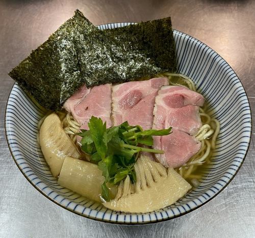 Niboshi Kiyoyu 拉面（Niboshi Kiyoyu 酱油或 Niboshi Kiyoyu 盐）