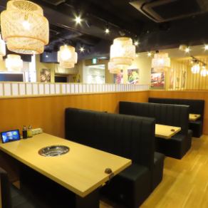 Semi-private sofa seating for 4 to 8 people.We have extremely convenient seats for everyday drinking parties and small gatherings ♪ [Yakiniku #Yakiniku Ikebukuro #Lunch #All-you-can-eat #All-you-can-drink #Meat Sushi #Meat #Anniversary #Birthday #Eating all you can drink】