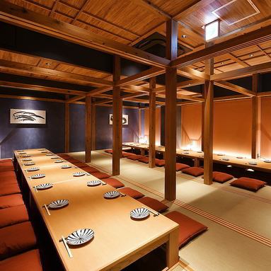 Fully private rooms and semi-private banquets are also available. Private rooms and sunken kotatsu tables are available.