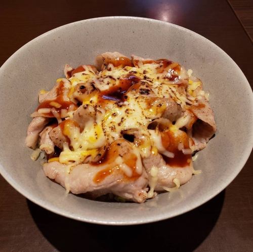 チーズ豚ッカルビ丼