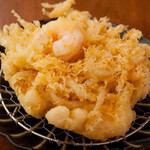 虾、扇贝和银鱼天妇罗