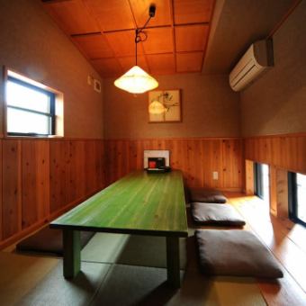 Completely private room in the tatami room ◎ You can enjoy your meal without worrying about the eyes.This room is ideal for small group banquets, birthday parties, and entertainment banquets.It is also very popular with customers with children.
