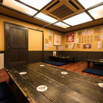 There is a three-seat table on one floor, and up to 20 people can be seated at a private banquet.It can be reserved from 14 people, so please contact us when making a reservation.The flooring type tatami room is ideal for banquets and company gatherings with peaceful friends.
