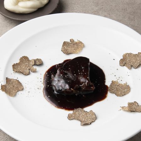 Soft simmered beef shank with black vinegar sauce