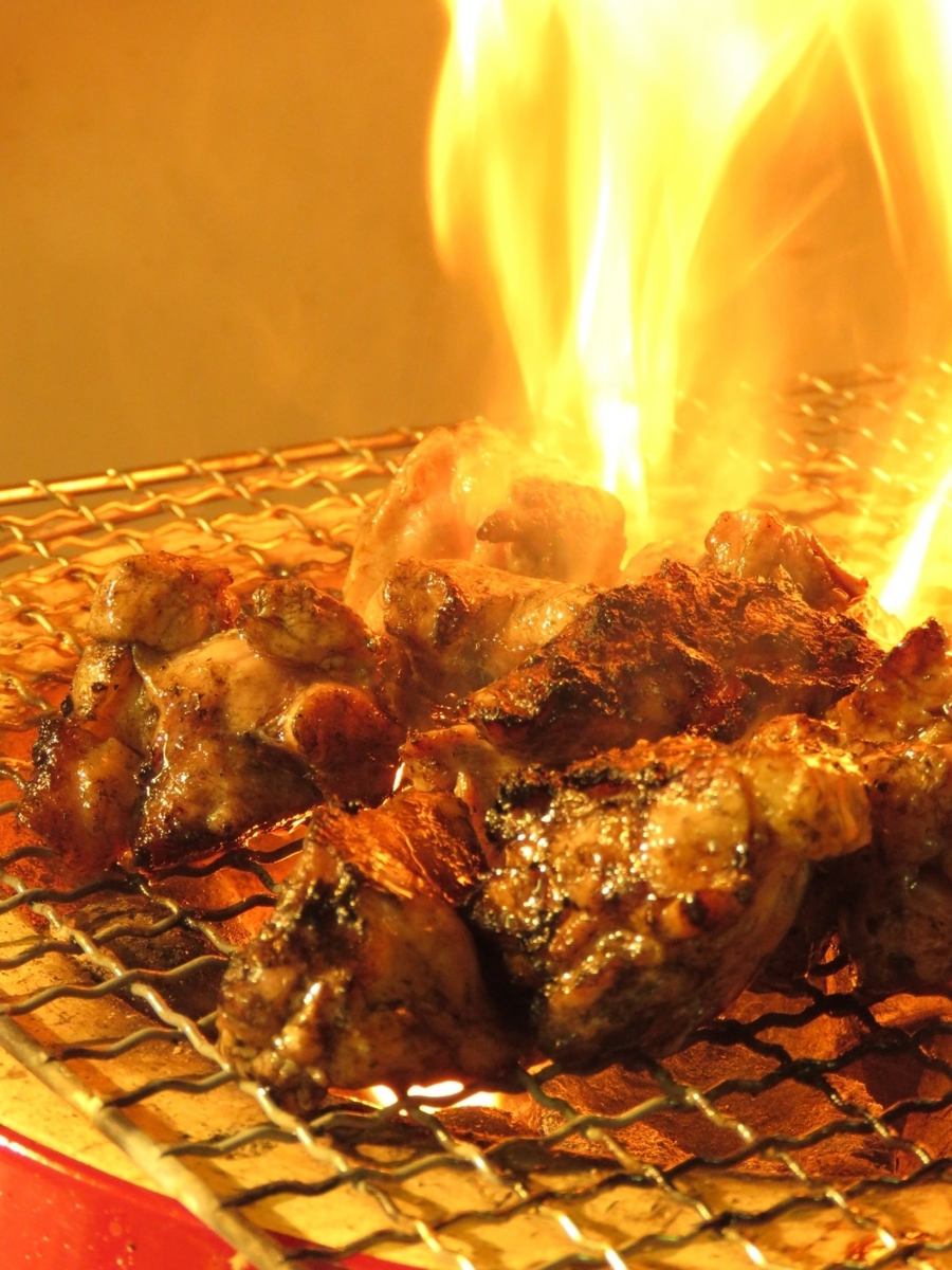 宮崎地鶏を使用！炭火で豪快に炙った『地頭鶏の炙り焼き』は絶品