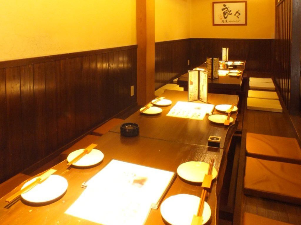 We have horigotatsu seats that can accommodate up to 20 people!