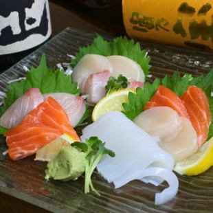 Assorted fresh fish sashimi