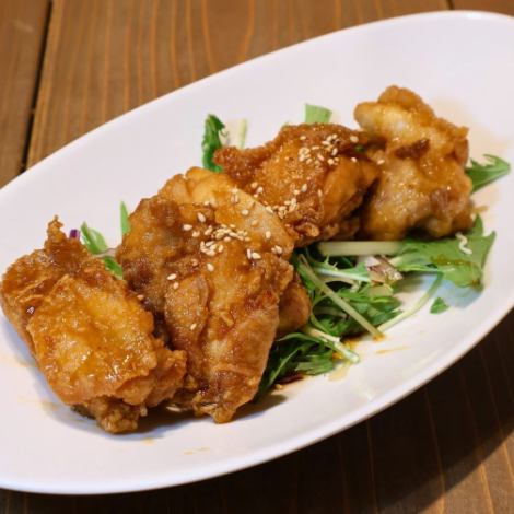 【現在推薦的菜色】與普通的唐揚雞肉有點不同！ “Torikara醬汁” 660日圓