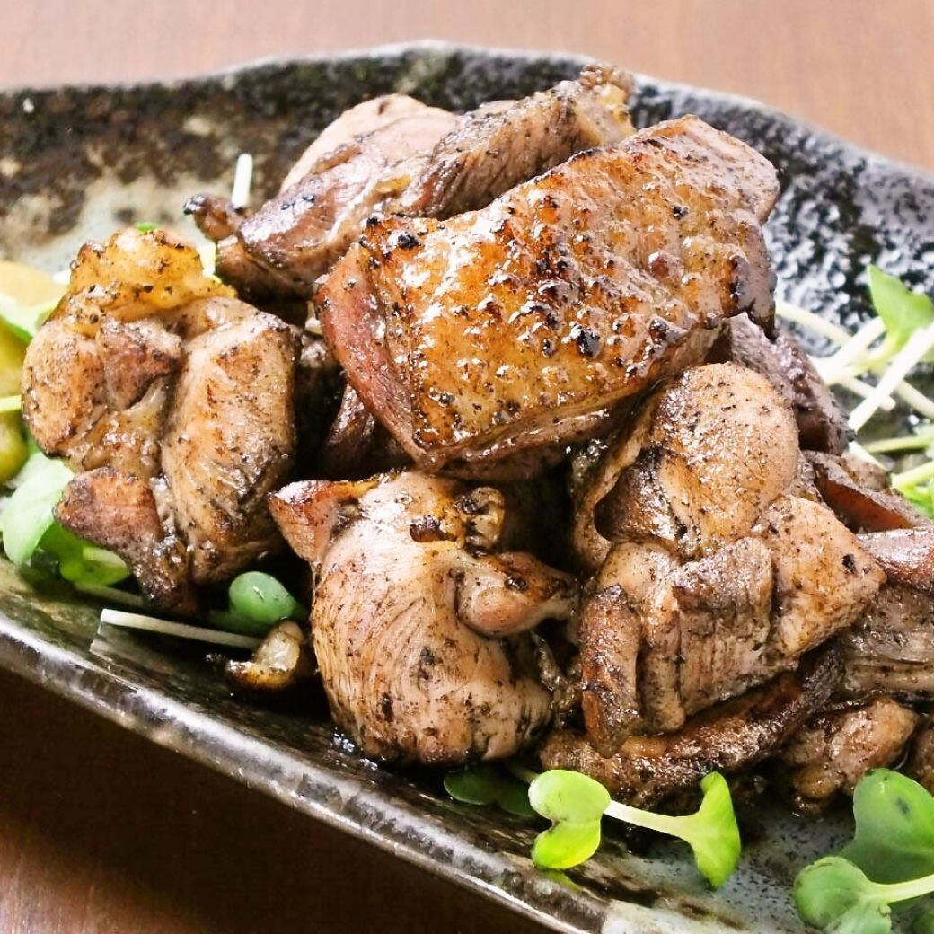 各種宴会もおまかせ！旨味を閉じ込めた『もも炙り焼き』が名物！