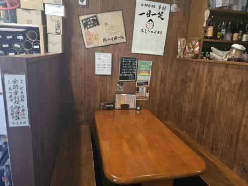 <p>外に黒板メニューがあり、大きく【夢邸】と書いてある看板が目印の当店は、西鉄天神大牟田線津福駅出口より徒歩約1分の便利な場所に位置しています♪店主が厳選した新鮮な海鮮を使用し、腕を振るった一品をご堪能ください◎心も舌も満たされる、おいしい料理と居心地の良い雰囲気で、各種宴会をお楽しみください♪</p>