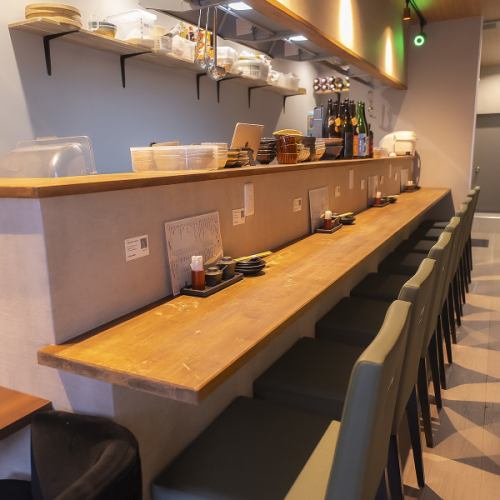 <p>【少人数での魚×酒に】カウンターやテーブル席で、旬の魚と厳選日本酒をゆったりと。職人が手がける新鮮な魚料理を目の前で楽しめるカウンターはデートやサシ飲みに。テーブル席は気心知れた友人との食事に最適です。絶品のお魚とお酒、そして最後はこだわりの〆まで。日常を忘れ、豊かなひとときをどうぞ。</p>