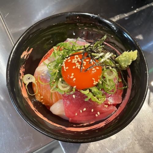 彩り豊かな海鮮丼