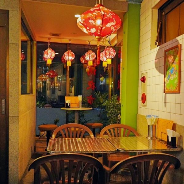 【火曜日は翌朝5時まで営業！】当店はタイ料理ガッチキさんの上ビル2階にあります！火曜は翌朝5時まで、それ以外の曜日は深夜2時まで営業しております！サク飲みや二次会に最適◎21時以降はお席が埋まりやすいため、事前予約がおすすめです！大人数利用、貸切利用のご相談はお電話にてお問い合わせください★