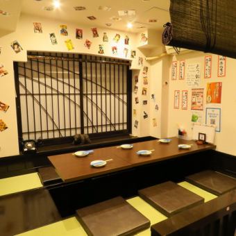 昭和レトロな雰囲気漂う和の掘りごたつ席で、心安らぐひとときをお過ごしいただけます。少人数でのしっぽり飲みから大人数のワイワイ宴会まで、是非ご利用ください。