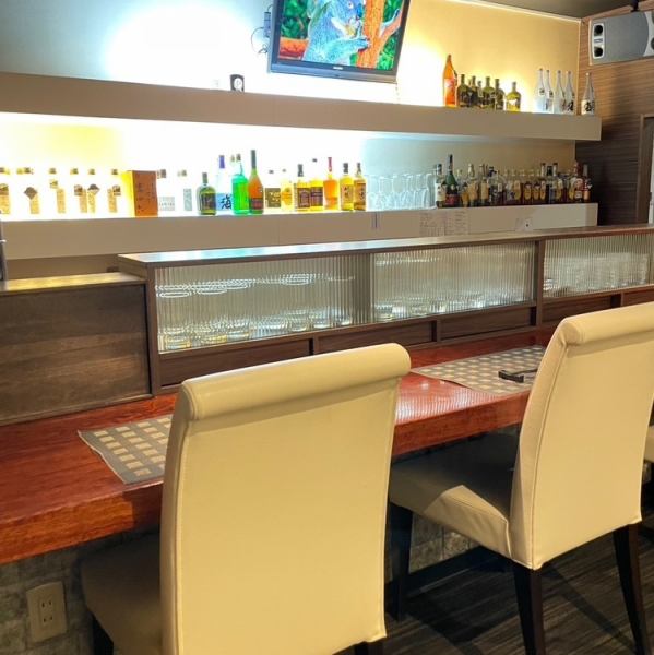 テーブルとカウンターのご用意で、気軽なご宴会にも最適です。コースは自慢の魚介や肉料理を盛り込んで4000円(税込)~からのご提供。メニューのご要望、ご相談も承ります、ぜひご宴会の際はご相談ください!※飲み放題は+1000円(税込)~からのご用意。カウンター席700円(税込)/テーブル席400円(税込)で提供しております。