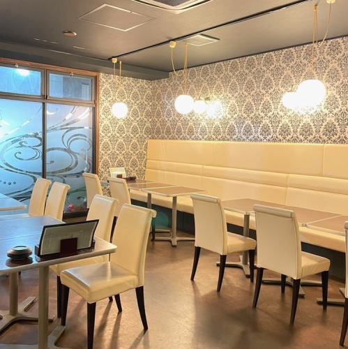 広々した店内でご宴会を。