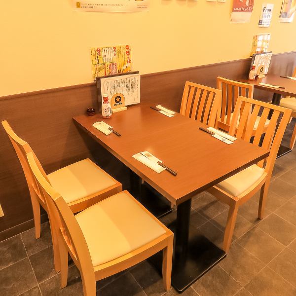 Table seating for 2 or 4 people is available.You can use it in various scenes from your meal in family to banquet.Have a happy time with everyone ♪