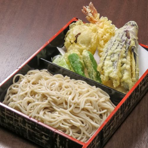 Popular heavenly steamer with crispy fried seasonal ingredients 900 yen