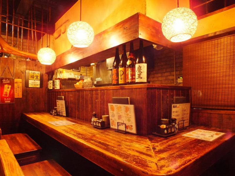 A counter that is familiar if it is a popular tavern ◎ In a fun conversation with the shop owner, sake will be more than usual ♪ Since I am trying to create a store in close contact with the store, please come alone even by myself.