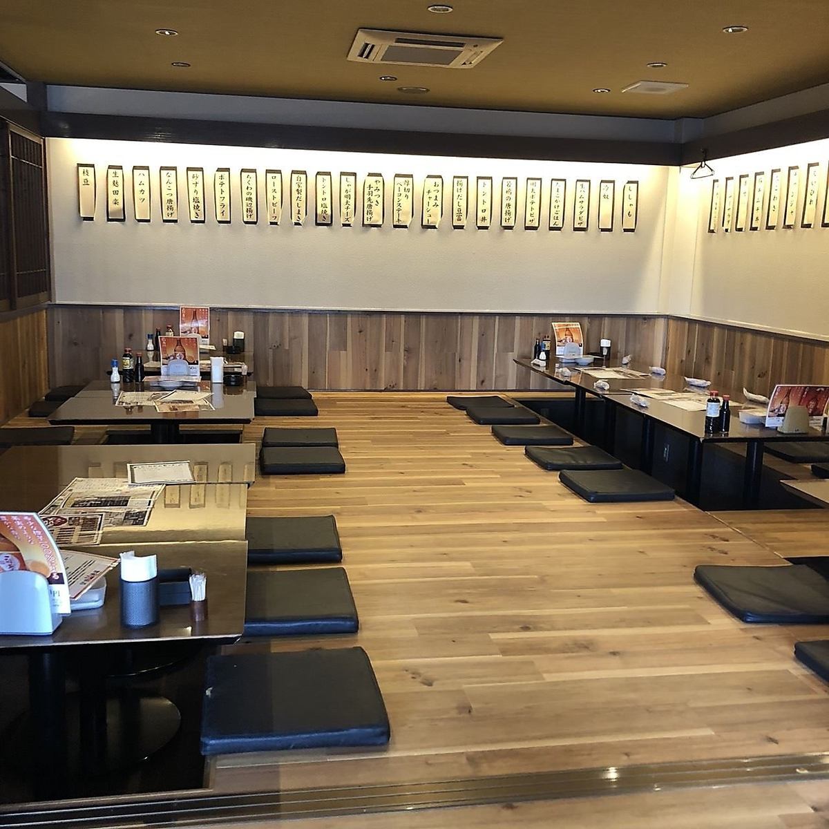 [2 minutes walk from Katata Station] All seats are sunken kotatsu seats! Perfect for large groups of 20-30 people.
