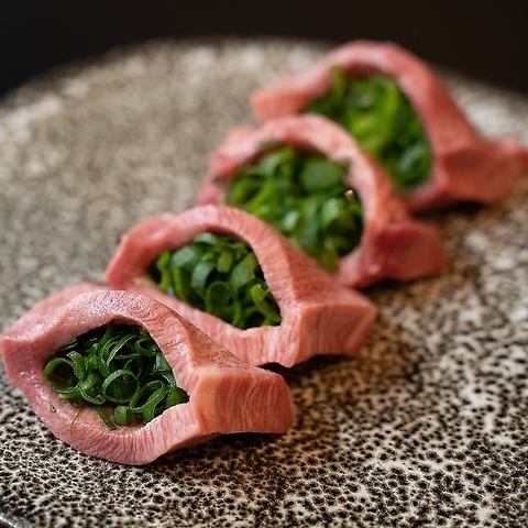 【★当店の人気メニュー】さっぱりネギがクセになる！ボリュームたっぷりの『ねぎ包みタン』