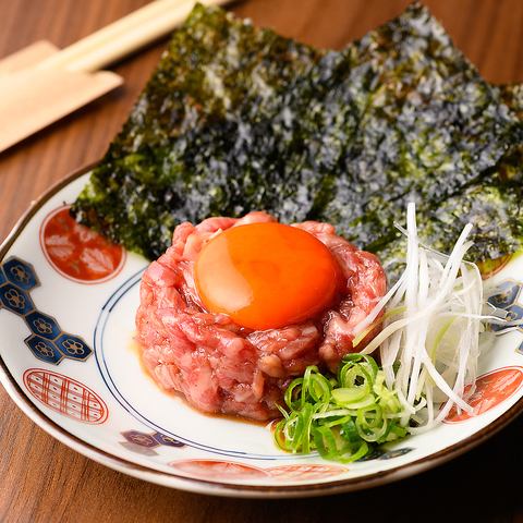 【お肉のうまみをしっかりと楽しめる！】とろ～り卵との相性抜群の『黒毛和牛ユッケ』