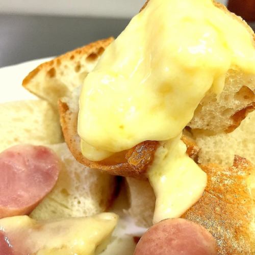 Raclette cheese (with bread and wiener)