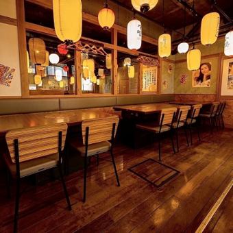 For small gatherings, you can use our private room with a horigotatsu table where you can relax.