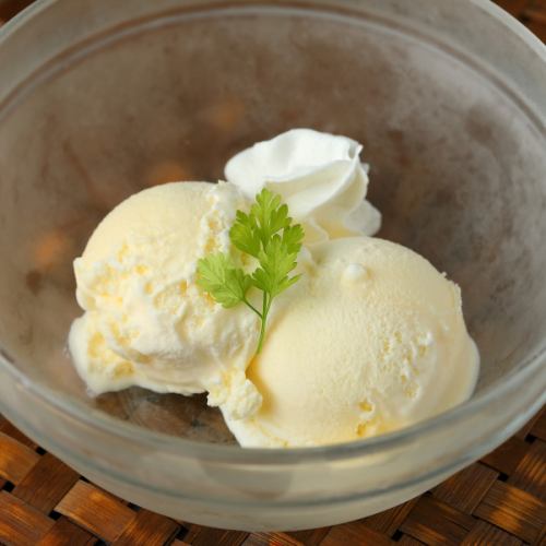 vanilla ice cream/seasonal sherbet