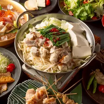【盡情享受博多! 】九州美食套餐,包含牛雜火鍋和產地直送的新鮮海鮮(3小時暢飲×7道菜,4000日圓)