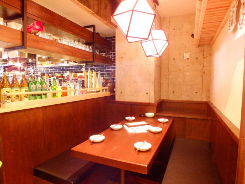 Seating where interior of commitment seats up to six people with eye catching.Girls' party, Recommended for various banquets ☆