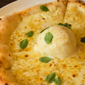 "Miele" honey, shredded cheese, pepper, vanilla ice cream