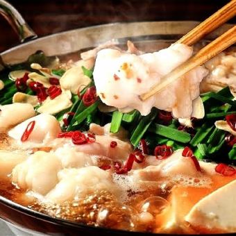 [网站独家] 推荐套餐：本地鸡肉和鲜鱼、烤鸡肉串和博多内脏锅（8 道菜），2.5 小时无限畅饮（4,500 日元 -> 3,500 日元）