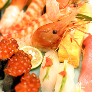 旬の新鮮なお魚を使って職人が握るお寿司は絶品◎