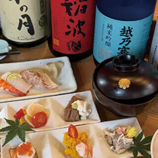 [Takumi Course] 18 dishes including 6 types of nigiri sushi featuring seasonal fish from Toyosu Market and other exquisite dishes prepared by our chef | 2-hour all-you-can-drink of 30 types of sake: 11,000 yen