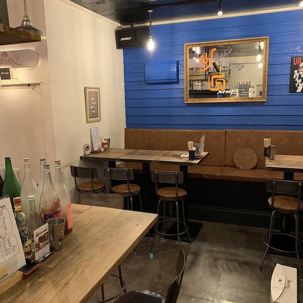 『バードランド鷲津駅前店』は鷲津駅徒歩約1分とお越しいただきやすい場所にあります。店内の中はアメリカンなカジュアルで温かみのある雰囲気が特徴の大人の隠れ家。友人同士のお食事、女子会など多彩なシーンで是非当店をご利用ください♪